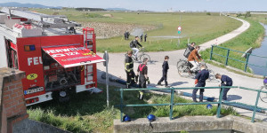 Beitragsbild des Blogbeitrags Feuerwehrjugend-Übung mit spontaner Gewässersäuberung