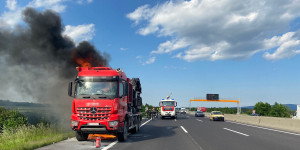 Beitragsbild des Blogbeitrags LKW Brand auf der Autobahn bei Wr. Neustadt