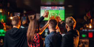 Beitragsbild des Blogbeitrags Die Fußball-EM könnte bei vielen Wirten wieder die Lokale füllen