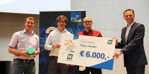 Beitragsbild des Blogbeitrags FHWN-Teams räumen bei riz up GENIUS Ideen- und Gründerpreis ab