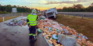 Beitragsbild des Blogbeitrags Schwerer Lkw-Unfall beim Autobahnrastplatz „Steinfeld“