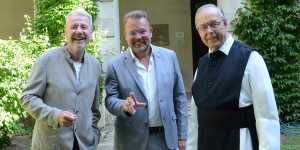 Beitragsbild des Blogbeitrags Wiener Neustadt: „Singfest“ mit Kammersänger Konieczny