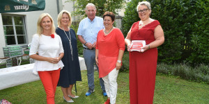 Beitragsbild des Blogbeitrags „Nachmittag in Rot“ in Bad Fischau Brunn