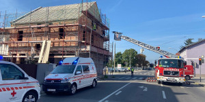 Beitragsbild des Blogbeitrags Bauarbeiter verletzt: Rettung durch die Feuerwehr 