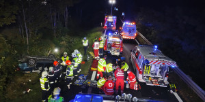 Beitragsbild des Blogbeitrags S4: Unfall-Lenker eingeklemmt und lebensgefährlich verletzt