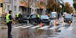 Beitragsbild des Blogbeitrags Wiener Neustadt: Schwerer Verkehrsunfall vor der Feuerwehrzentrale