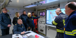Beitragsbild des Blogbeitrags Waldbrand: LH Mikl-Leitner bei Lagebesprechung im Raxgebiet
