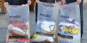 Beitragsbild des Blogbeitrags Wiener Neustadt: Verteilung von Müllabfuhrkalender und Abfallsäcken 
