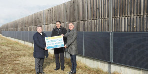 Beitragsbild des Blogbeitrags Neu: Solarstrom aus der Lärmschutzwand bei der B 21b