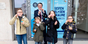 Beitragsbild des Blogbeitrags Familienausstellung „SeifenblasenTräume“ in Wiener Neustadt
