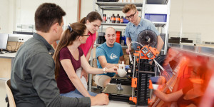 Beitragsbild des Blogbeitrags „Hackers meet makers“: Ideen für eine bessere Welt