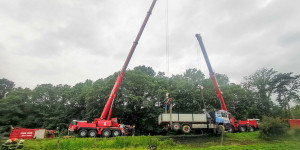 Beitragsbild des Blogbeitrags LKW landete im Erdbeerfeld – Kraneinsatz beim Römersee