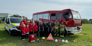 Beitragsbild des Blogbeitrags Felixdorf: Jugendrotkreuz meets Feuerwehrjugend