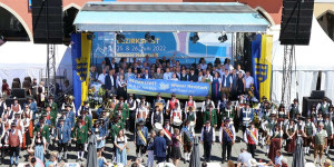 Beitragsbild des Blogbeitrags Wiener Neustadt: beim Bezirksfest feierten rund 18.000 Gäste 