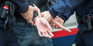 Beitragsbild des Blogbeitrags Wiener Neustadt: Mann schlug Bekannten mit Schusswaffe ins Gesicht