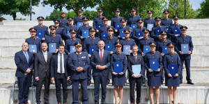 Beitragsbild des Blogbeitrags Bachelorstudiengang „Polizeiliche Führung“: Innenminister gratulierte 
