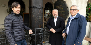 Beitragsbild des Blogbeitrags Bombengedenksäule am Hauptplatz wurde restauriert 