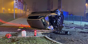 Beitragsbild des Blogbeitrags Wiener Neustadt: PKW-Überschlag in der Fischauergasse