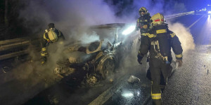 Beitragsbild des Blogbeitrags Wiener Neustadt: Fahrzeugbrand auf der Südautobahn