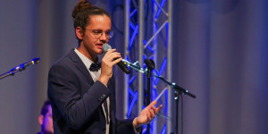 Beitragsbild des Blogbeitrags Starmania-Finalist Sebastian Holzer und BORG.big.band_ALL STARS brillierten