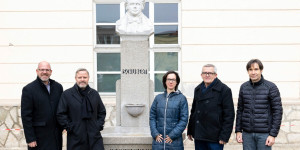 Beitragsbild des Blogbeitrags Wiener Neustadt: Schubert-Brunnen in der Josefstadt restauriert