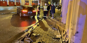 Beitragsbild des Blogbeitrags Wiener Neustadt: Verkehrsunfall vor der Feuerwehr