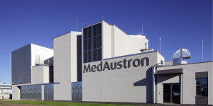 Beitragsbild des Blogbeitrags MedAustron Erweiterung: Neue Investition in die Zukunft besiegelt 