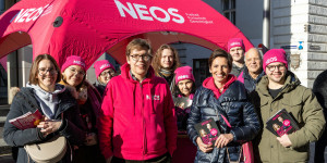 Beitragsbild des Blogbeitrags NEOS-Zukunftstour in Wiener Neustadt eröffnet
