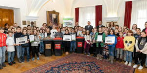 Beitragsbild des Blogbeitrags Wiener Neustadt: Sieger des “Müllquiz” im Rathaus ausgezeichnet