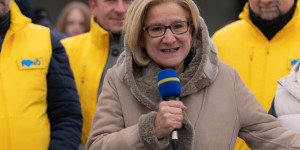 Beitragsbild des Blogbeitrags Landeshauptfrau Mikl-Leitner präsentierte Regierungsteam der VP NÖ