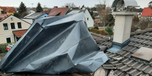 Beitragsbild des Blogbeitrags Starker Wind verursacht zahlreiche Schäden in Wiener Neustadt