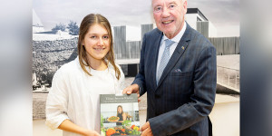 Beitragsbild des Blogbeitrags Wiener Neustadt: 17-jährige Schülerin präsentiert eigenes Kochbuch