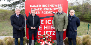 Beitragsbild des Blogbeitrags “Niemals vergessen” – Kranzniederlegung beim Denkmal bei der Serbenhalle