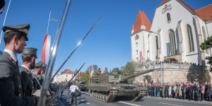 Beitragsbild des Blogbeitrags Heuer wieder große Parade zum Tag der Leutnante 2023