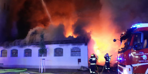 Beitragsbild des Blogbeitrags Großbrand in Wiener Neustädter Betrieb