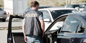 Beitragsbild des Blogbeitrags Schwerer Raub in Katzelsdorf: zwei Verdächtige gefasst 