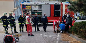 Beitragsbild des Blogbeitrags Wiener Neustadt: Feuerwehr rettet 17-Jährigen nach CO-Austritt 