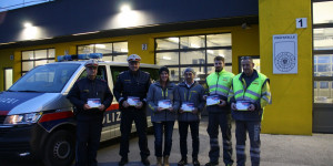 Beitragsbild des Blogbeitrags ÖAMTC und Polizei: mehr Sichtbarkeit in der dunklen Jahreszeit