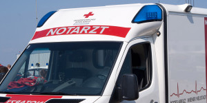 Beitragsbild des Blogbeitrags Lanzenkirchen: Motorradfahrerin (30) crashte in Omnibus