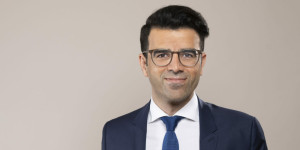 Beitragsbild des Blogbeitrags AMS-Leiter Kücükyasar mit ersten Job-Prognosen für 2024