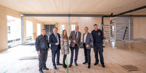 Beitragsbild des Blogbeitrags Wiener Neustadt: Freiwillige Feuerwehr feiert Dachgleiche