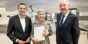 Beitragsbild des Blogbeitrags Goldene Stadtwappennadel für Sportkeglerin Rosa Hais