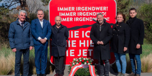 Beitragsbild des Blogbeitrags Niemals vergessen! – Kranzniederlegung für das Erinnern