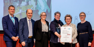 Beitragsbild des Blogbeitrags Wiener Neustadt erhielt staatliches Gütezeichen für Familienfreundlichkeit