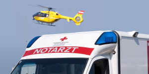 Beitragsbild des Blogbeitrags Fahrzeugüberschlag in Miesenbach: zwei Verletzte