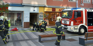 Beitragsbild des Blogbeitrags Dramatische Menschenrettungen fordern die Feuerwehr Wr. Neustadt