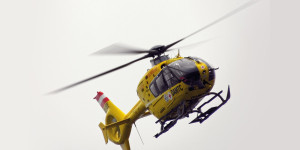 Beitragsbild des Blogbeitrags Muthmannsdorf: 12-jähriger E-Scooter-Fahrer von Pkw erfasst