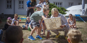 Beitragsbild des Blogbeitrags Verteidigungsministerin besucht Kinderbetreuung des Jagdkommandos