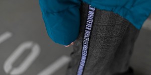 Beitragsbild des Blogbeitrags DIY Fashion: Karo-Hose mit Ripsband 