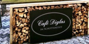 Beitragsbild des Blogbeitrags Café Diglas im Schottenstift: traditionsbewusst und doch modern